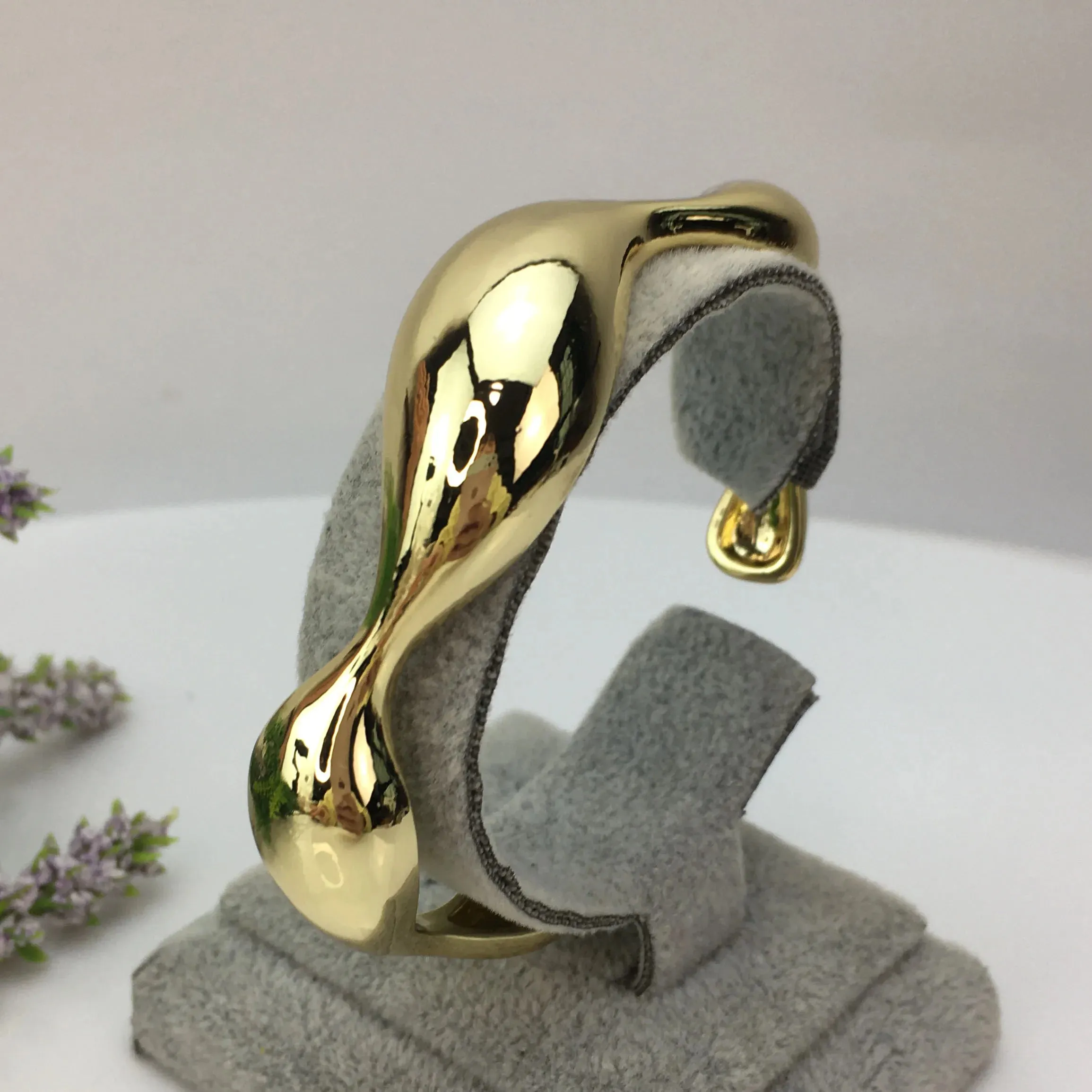 Classic Jewelry Fashion Bangles Bracelets for Women