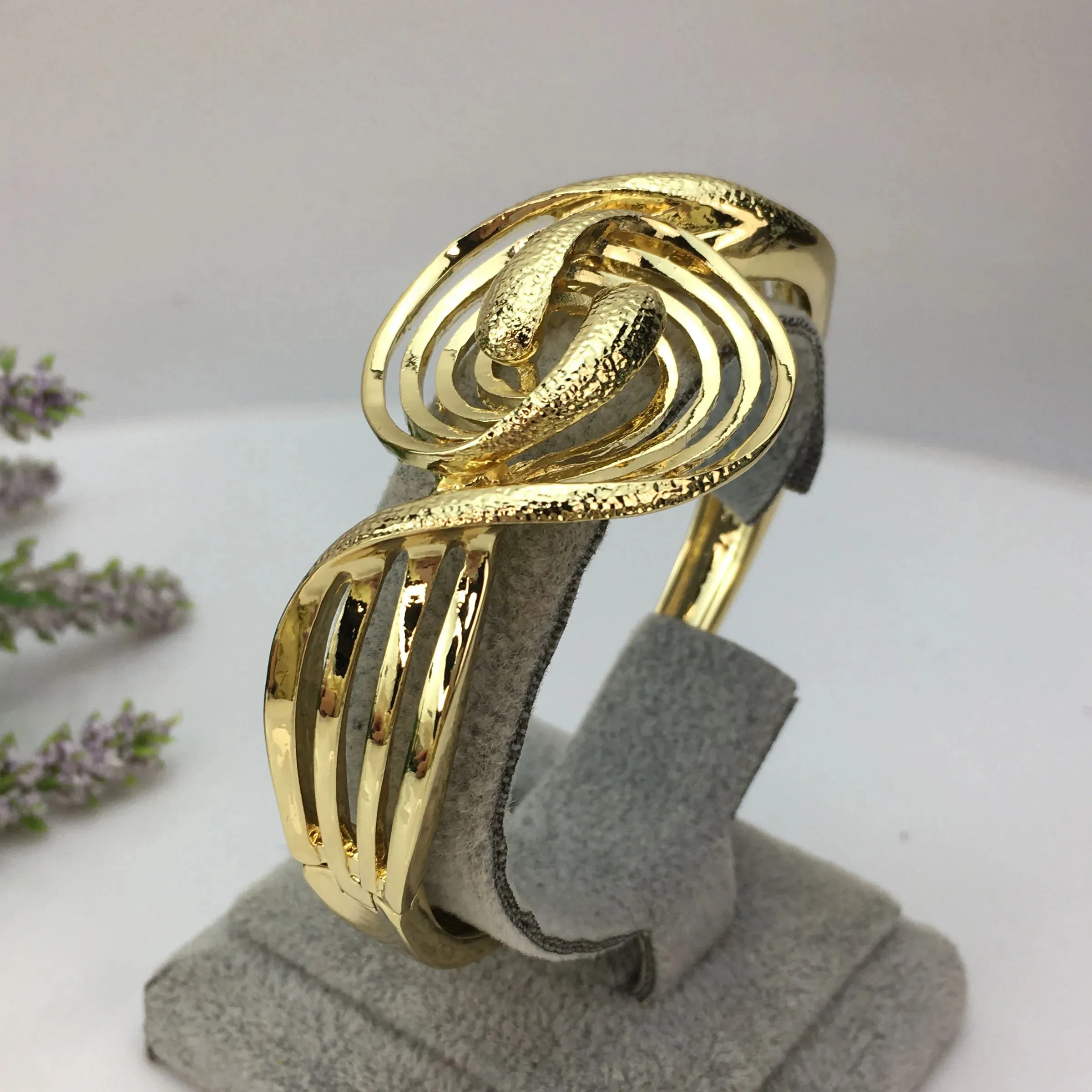 Classic Jewelry Fashion Bangles Bracelets for Women