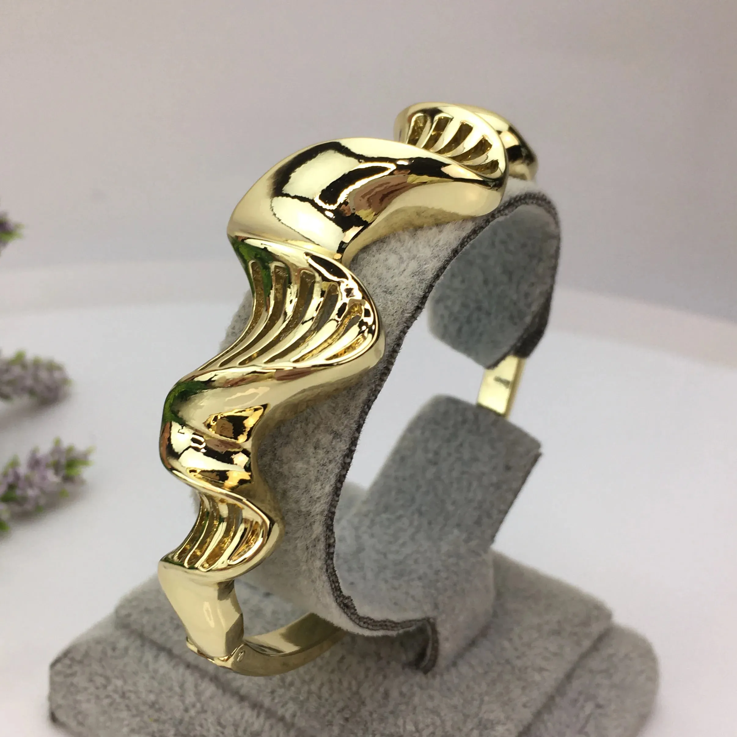 Classic Jewelry Fashion Bangles Bracelets for Women