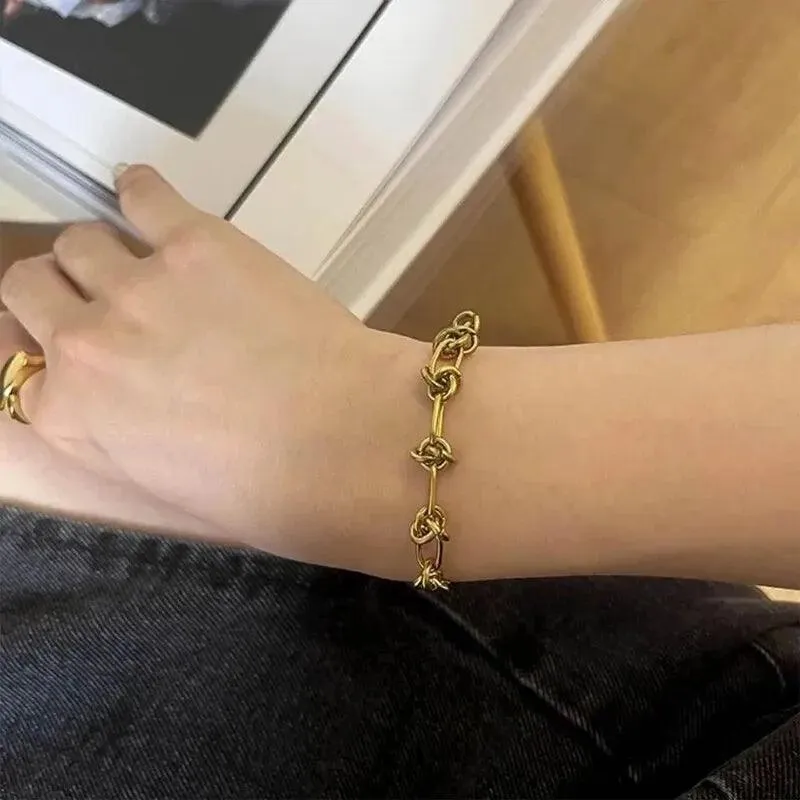 Designer Style Big Chain Pearl Metal Heart Gold Colour Trendy Lovely Charm Bracelets for Women Fashion Jewellery