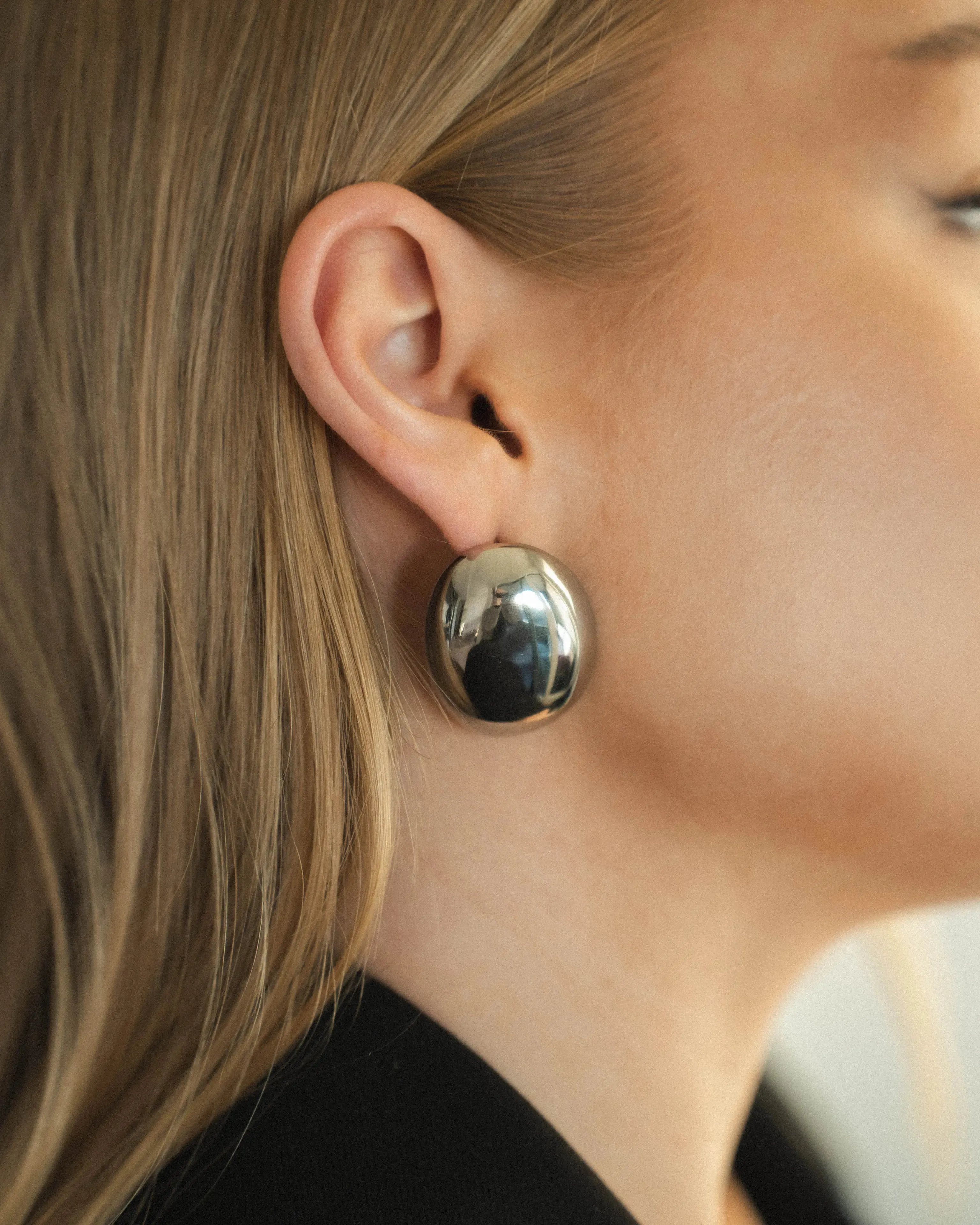 Eclipse Earrings – Maximalism and Strength in a Timeless Design