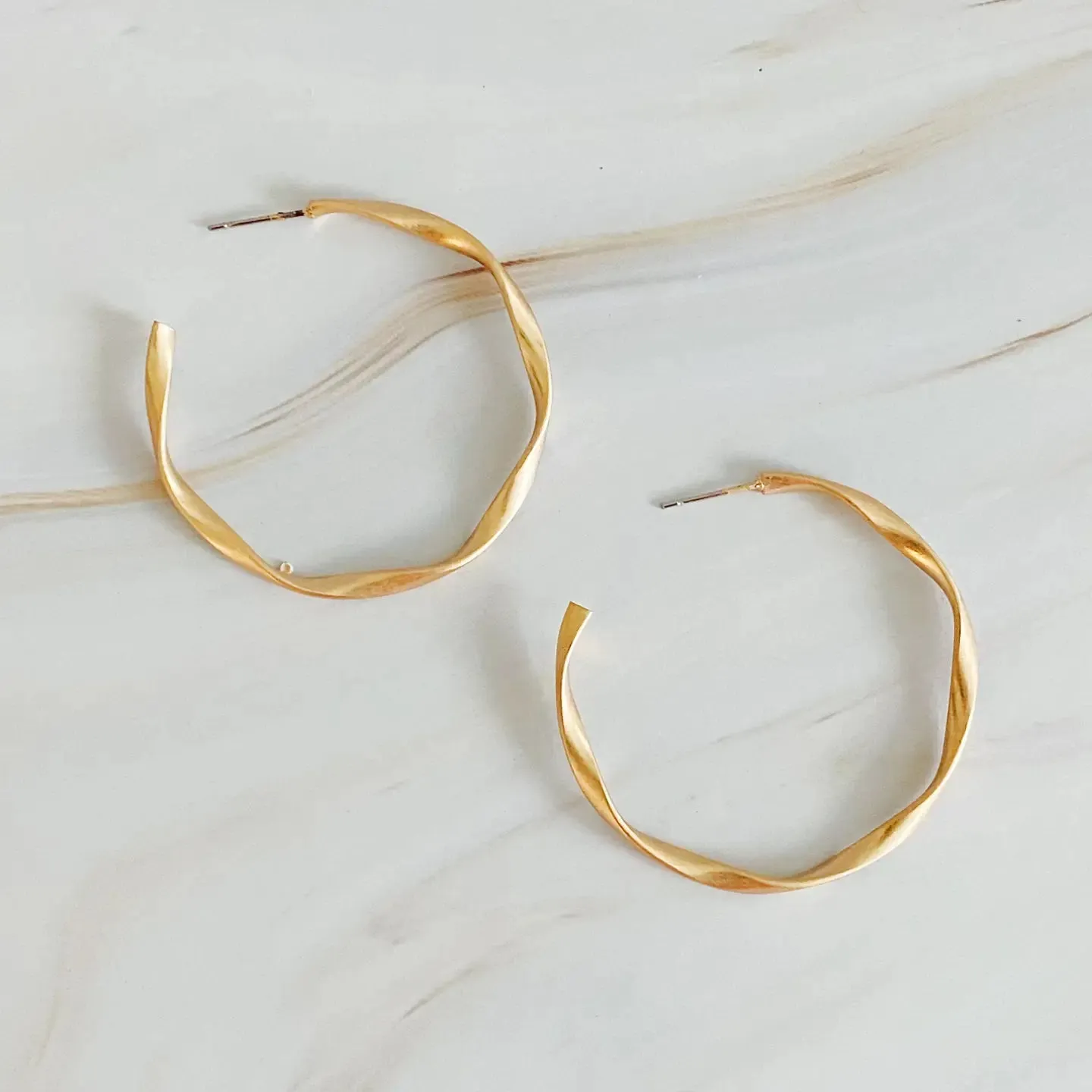 Gentle Wave Sleek Hoop Earrings