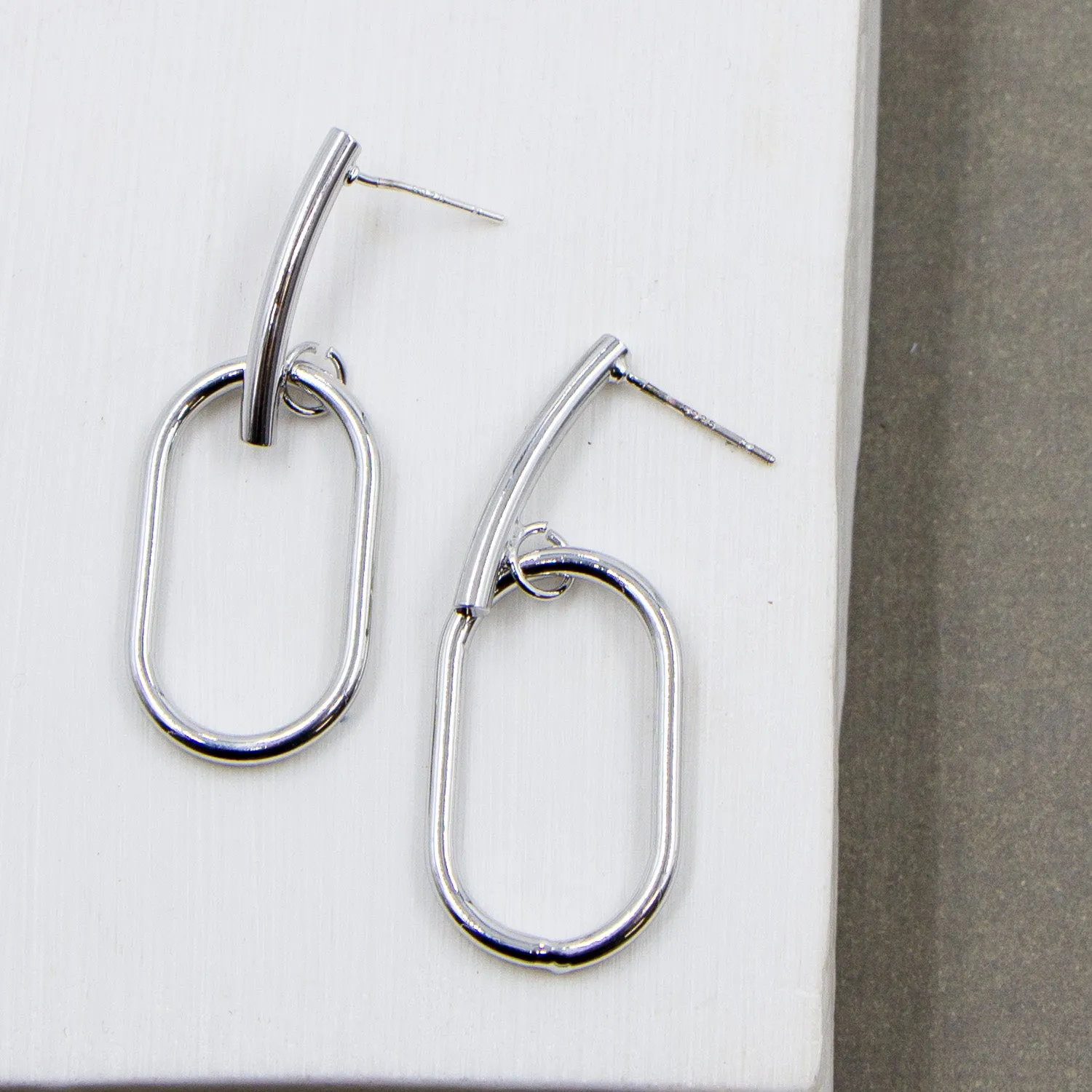 Oval drop earring with sleek vertical bar