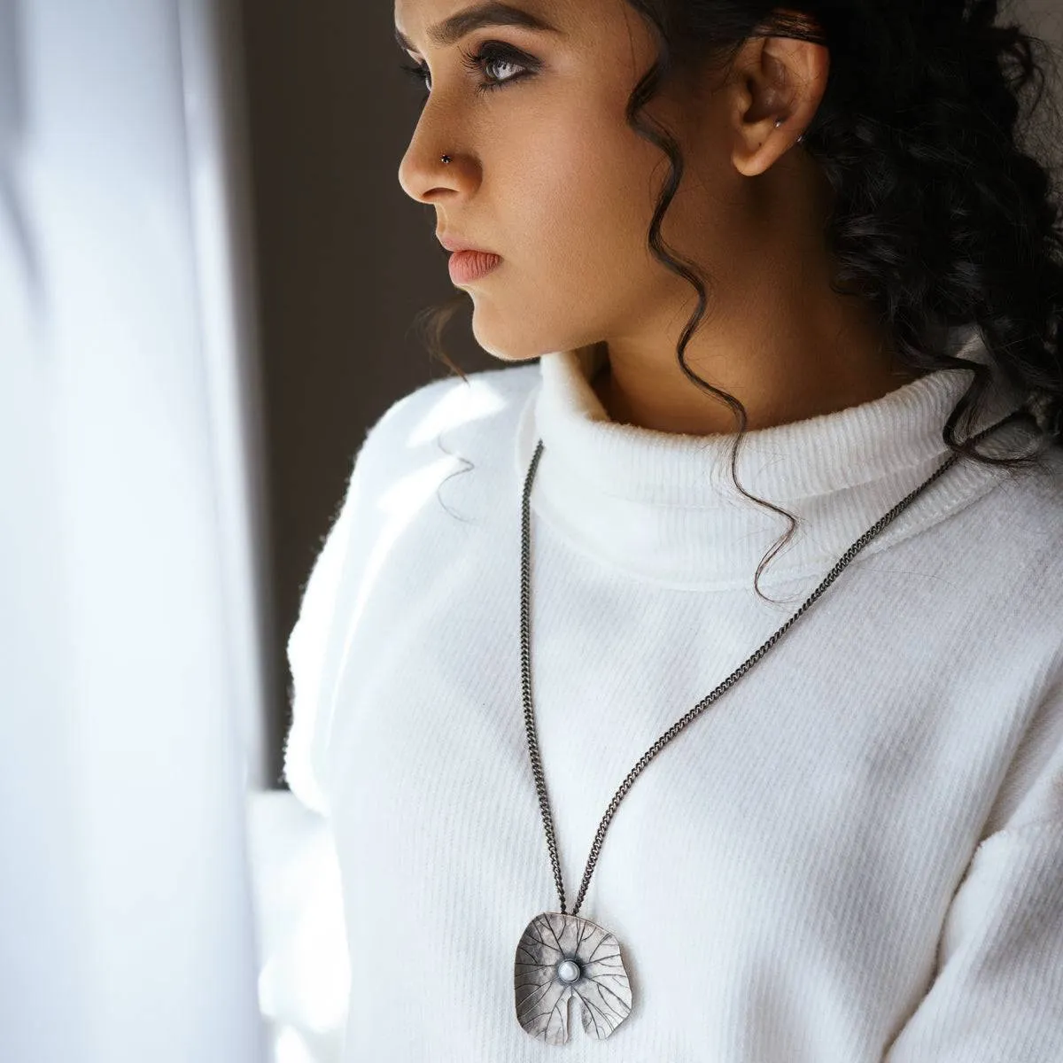 Saroj-Parna Pendant: Big