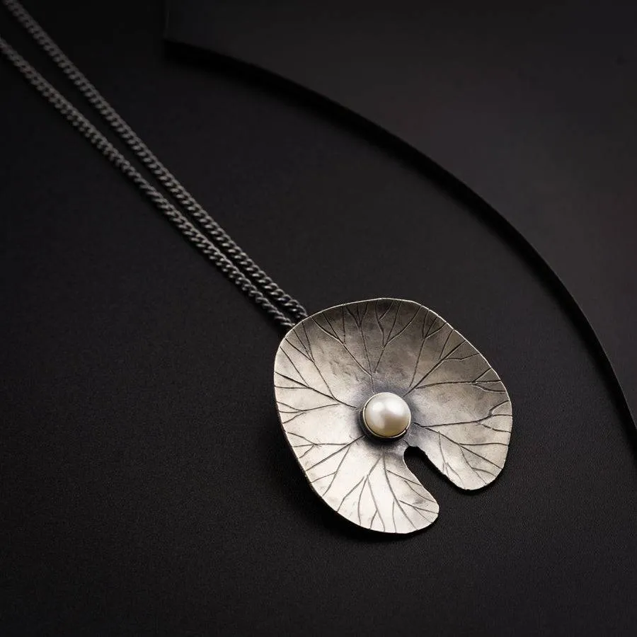 Saroj-Parna Pendant: Big