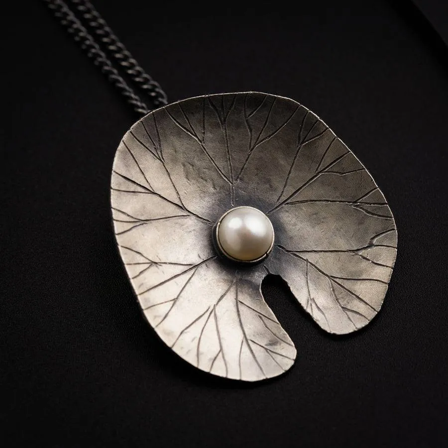 Saroj-Parna Pendant: Big