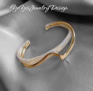 Simple Twisted Pattern Metal Open Bracelet-Bangle.