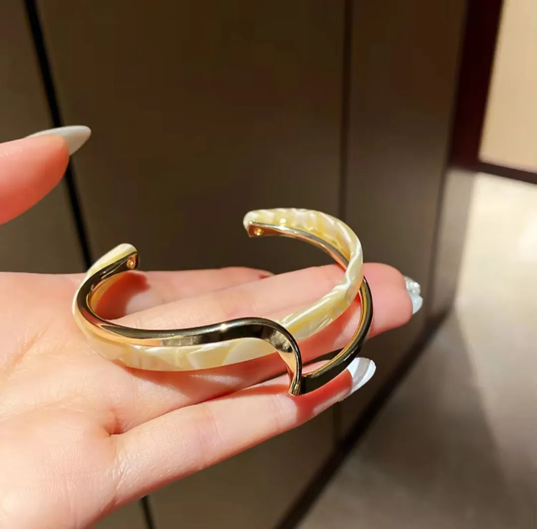 Simple Twisted Pattern Metal Open Bracelet-Bangle.
