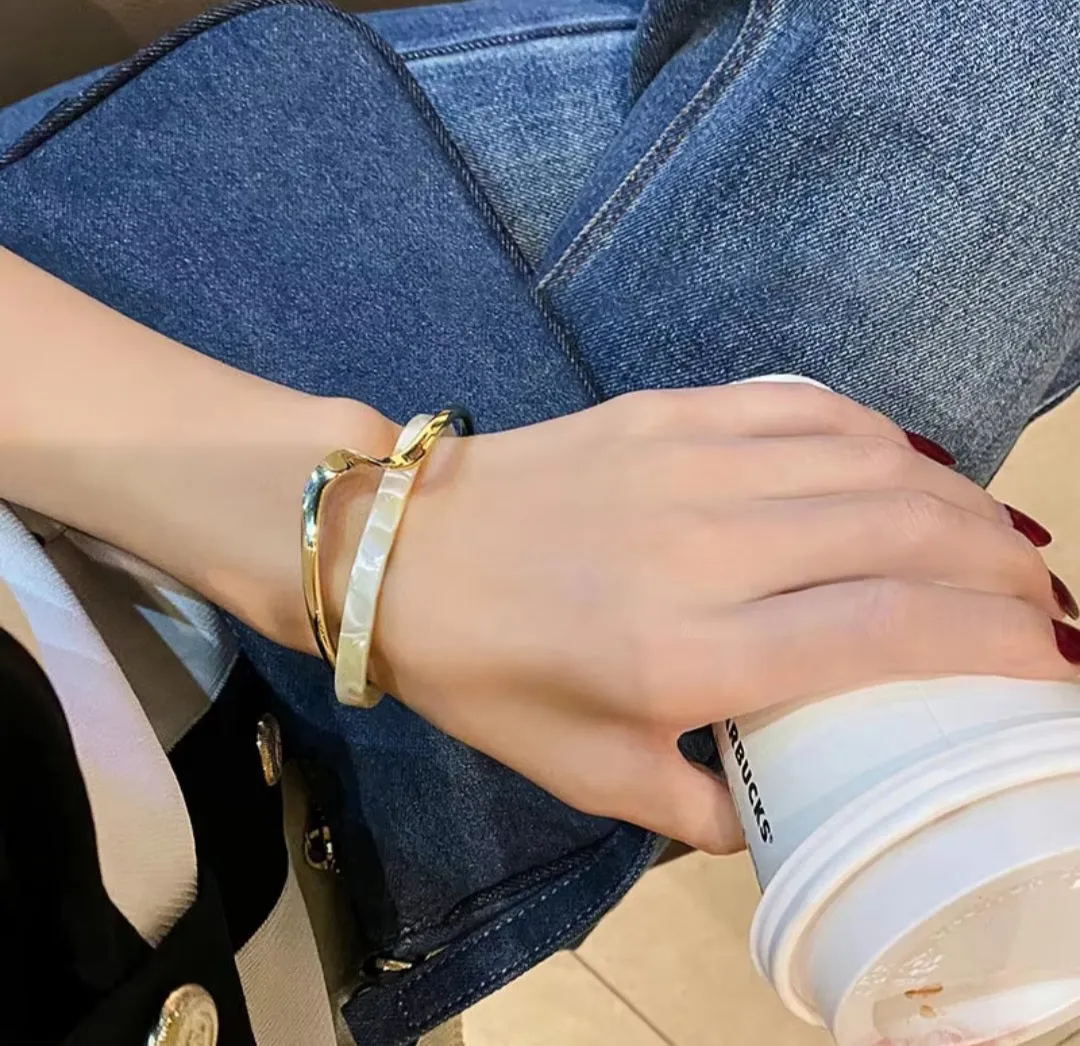 Simple Twisted Pattern Metal Open Bracelet-Bangle.