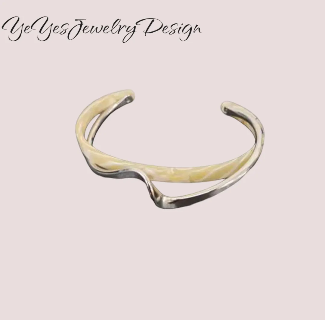 Simple Twisted Pattern Metal Open Bracelet-Bangle.
