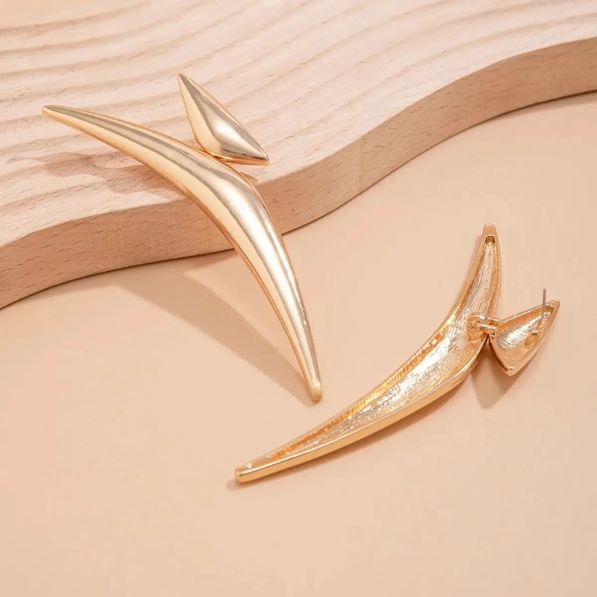 Sleek Aeonian Ear Wings