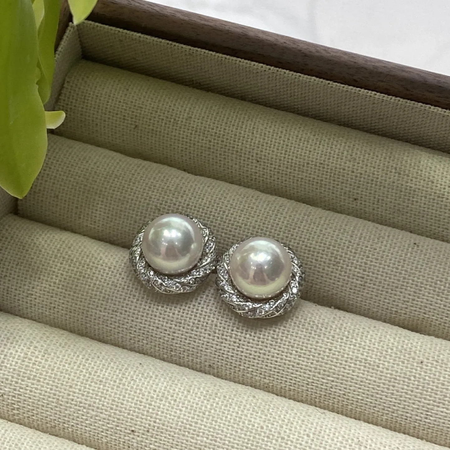 Timeless Pearl Crystal Swirl Stud Earrings -Lustrous and Radiant