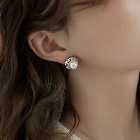 Timeless Pearl Crystal Swirl Stud Earrings -Lustrous and Radiant