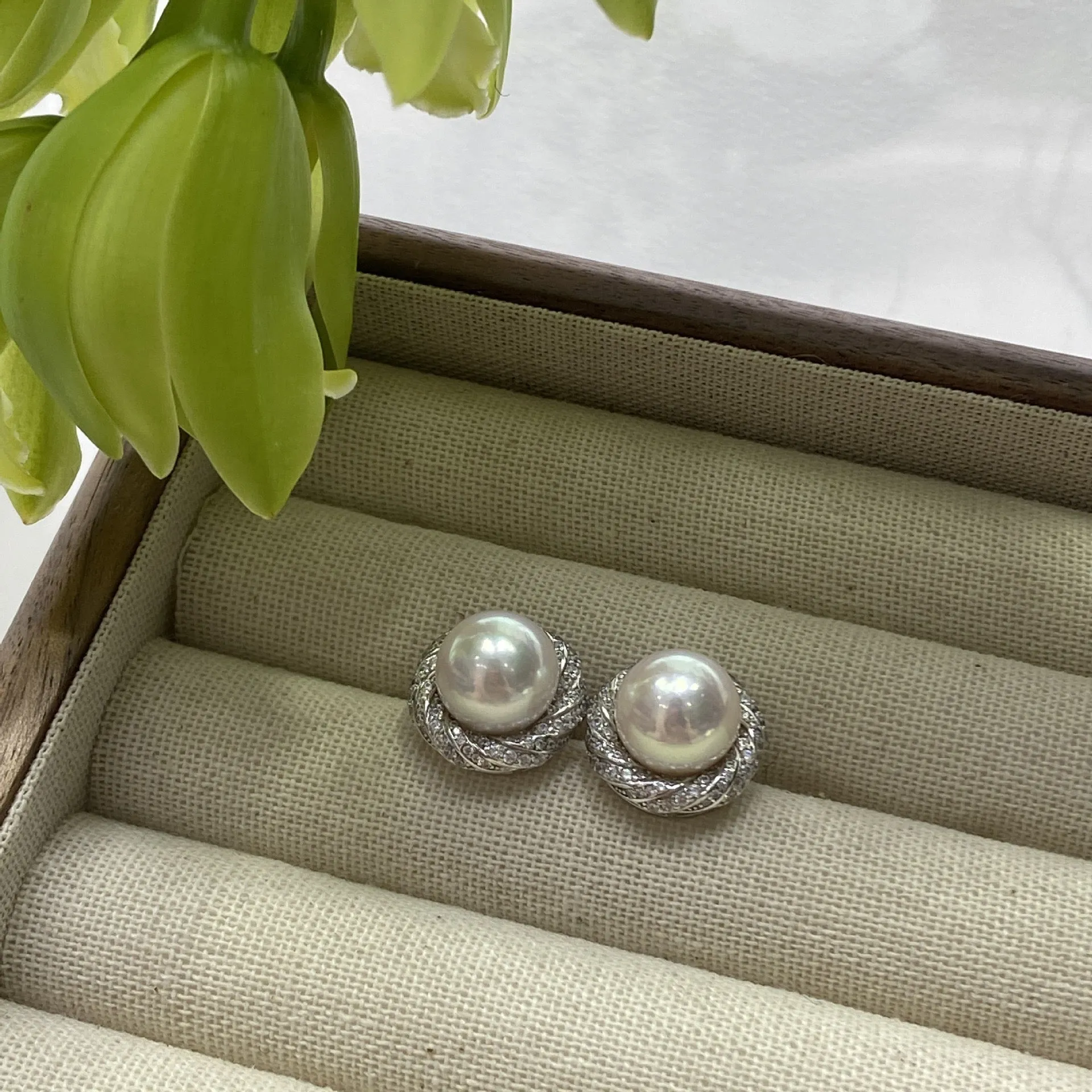 Timeless Pearl Crystal Swirl Stud Earrings -Lustrous and Radiant