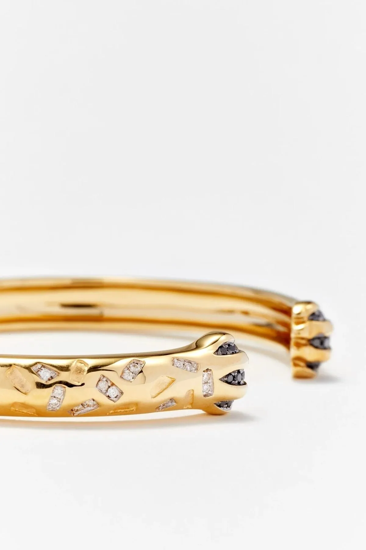 Yvonne Lon Tiger Claw Diamond Bangle - Yellow Gold